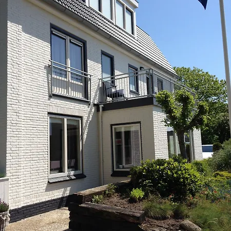 Boutique De Zwaluw Hotel 3*